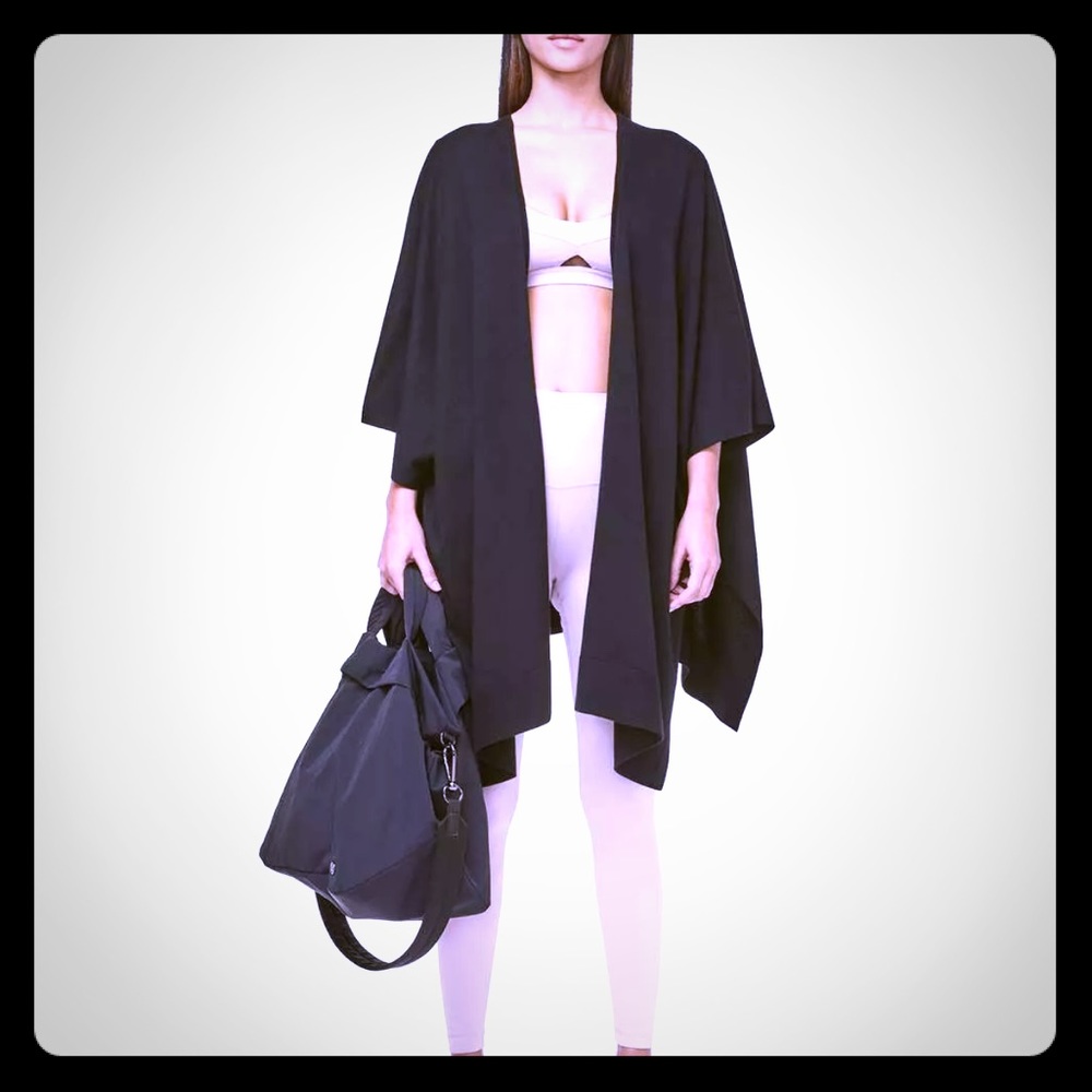 ❣️sold❣️Brand New Lululemon Wrap/cape